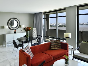Suite, 1 King Bed, Balcony (Opera)