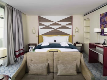 Junior Suite, 1 King Bed, Balcony