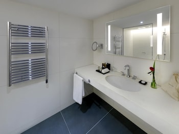 Luxury Room, 1 King Bed, Balcony, Lagoon View