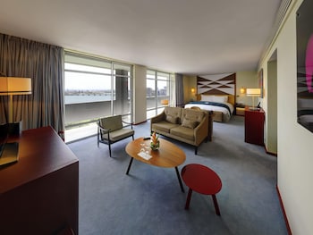 Junior Suite, 1 King Bed, Balcony