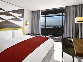 Luxury Room, 1 King Bed, Balcony, Lagoon View