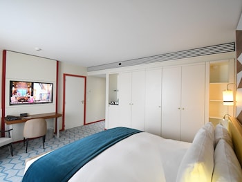 Luxury Room, 1 King Bed, Balcony, Lagoon View