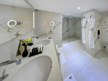 Junior Suite, 1 King Bed, Balcony