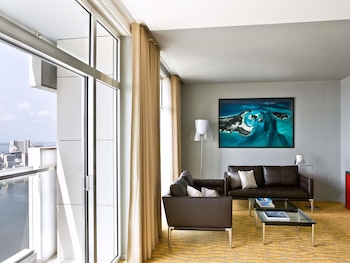 Suite, 2 Twin Beds, Balcony