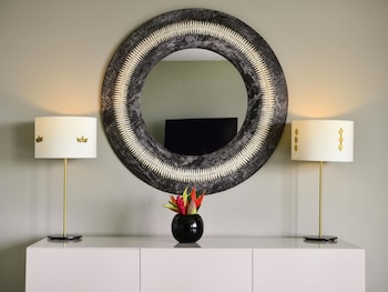 Suite, 1 King Bed, Balcony (Opera)
