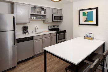Studio, 1 Queen Bed (Mobility Accessible, Roll-In Shower)