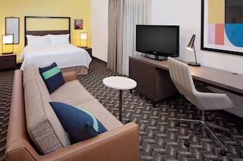 Studio, 1 Queen Bed (Mobility Accessible, Roll-In Shower)