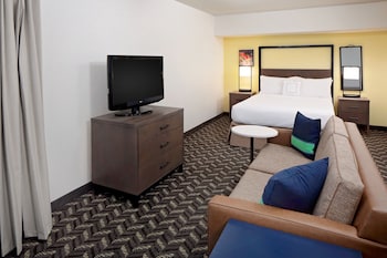 Studio, 1 Queen Bed (Mobility Accessible, Roll-In Shower)