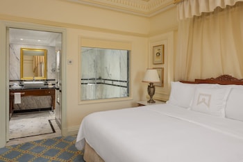 Club Room, 1 Queen Bed