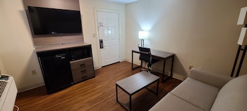 Suite, 1 King Bed, Non Smoking
