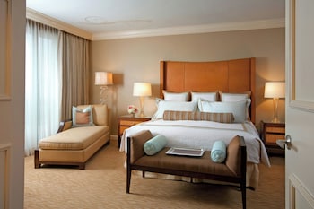 Royal Suite, 1 King Bed, Non Smoking, Fireplace