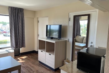 Deluxe Studio Suite, 1 King Bed, Non Smoking