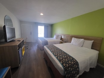 Standard Room, 2 Queen Beds, Non Smoking