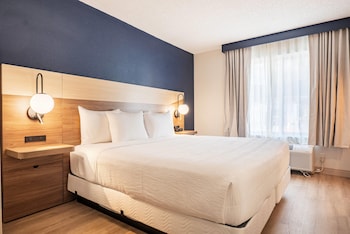Studio, 1 King Bed, Non Smoking, Kitchenette