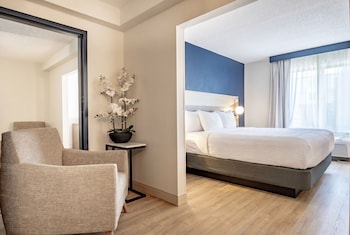 Suite, 1 King Bed, Non Smoking