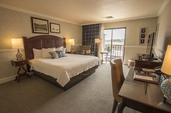 Superior Suite, 1 King Bed with Sofa bed