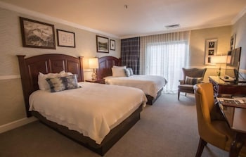 Suite, 2 Queen Beds (North Wing)