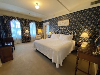 Suite, 1 King Bed (Historic King)