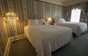 Suite, 2 Queen Beds (Historic Queen Queen)