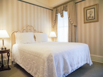 Suite, 1 Queen Bed (Historic Queen)