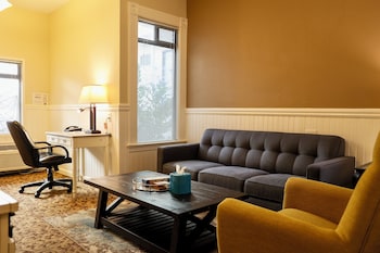 Suite, 3 rooms - 2 bedrooms w/Queen beds, Living/Dining Room