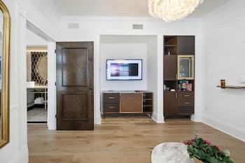 Superior Suite, 1 King Bed, Terrace, City View (Luxury Suite)