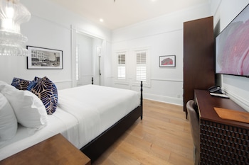 Deluxe Room, 1 King Bed (1 King Deluxe with Balcony)