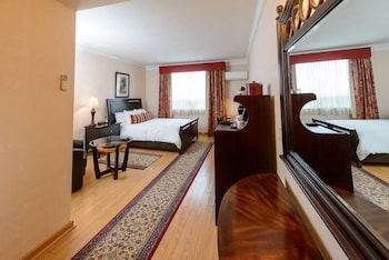Deluxe Room, 1 King Bed, Refrigerator, City View