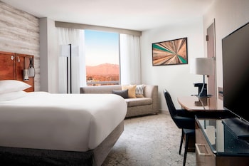 Room, 1 King Bed (Mobility/Hearing Accessible, Tub)