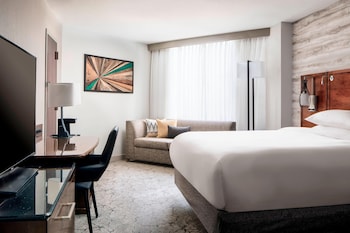 Room, 1 King Bed (Hearing Accessible)