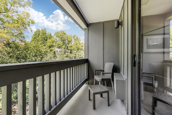Standard Room, 1 King Bed, Non Smoking, Balcony