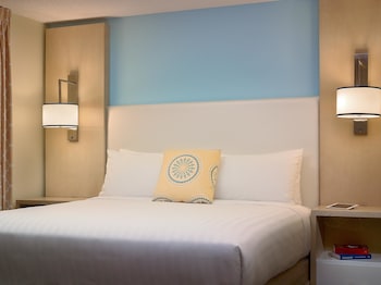 Studio Suite, 1 Queen Bed, Accessible Bathtub (Shower)