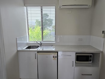 Standard Room, 1 Queen Bed, Non Smoking, Kitchenette