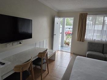 Standard Room, 1 Queen Bed, Non Smoking, Kitchenette