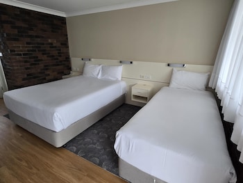 Standard Room, Multiple Beds, Non Smoking