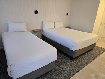 Standard Room, Multiple Beds, Non Smoking