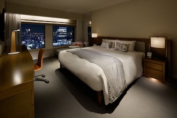 Premier Grand - Superior King with the Club Lounge Access (breakfast, tea, and bar time)