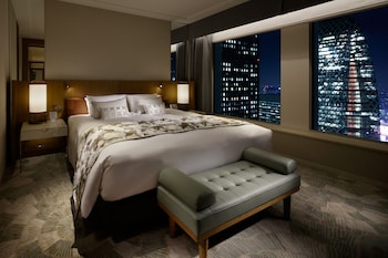 Premier Grand - Suite King with the Club Lounge Access (breakfast, tea, and bar time)
