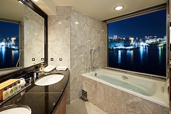 Junior Suite, 1 King Bed, Club Lounge Access, River View (Japanese)