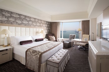 Classic Room, 1 King Bed, Bay View (High Floor)