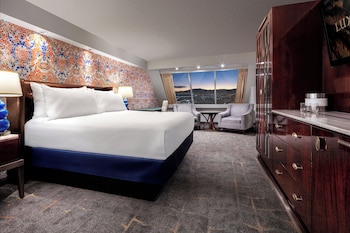 Pyramid Premier King Room