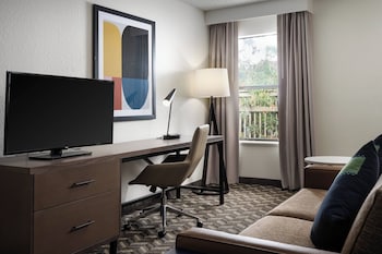 Premium Studio, 1 Queen Bed with Sofa bed