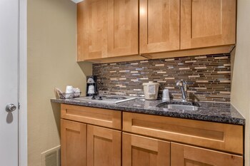 Standard Room, 2 Queen Beds, Non Smoking, Kitchenette