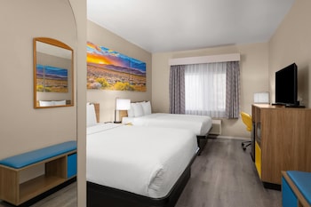 Room, 2 Queen Beds, Non Smoking