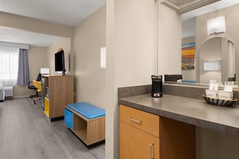 Studio Suite, 1 King Bed, Non Smoking