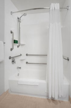 Standard Room, 1 King Bed with Sofa bed, Courtyard View (Hearing Accessible)