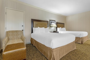 Standard Room, Multiple Beds, Non Smoking, Refrigerator & Microwave