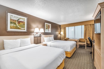 Standard Room, 2 Queen Beds, Accessible, Refrigerator & Microwave (Pet Friendly)