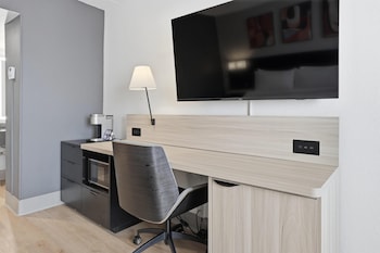 Standard Room, 2 Queen Beds, Accessible, Refrigerator & Microwave (Pet Friendly)