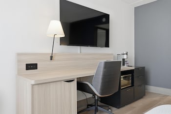 Standard Room, 2 Queen Beds, Accessible, Refrigerator & Microwave (Pet Friendly)